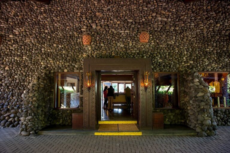 Ngorongoro Srena